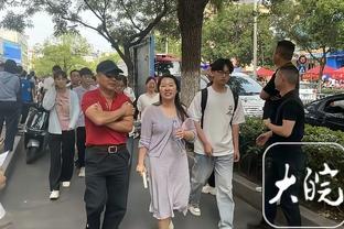 拉塞尔：妈妈是我努力打球的动力 我永远感激她的养育之恩？